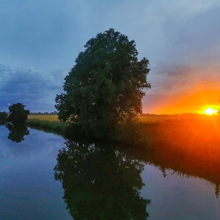 Ferienglueck An Der Nordsee Buche Deine Erdgeschoss-Ferienwohnung Mit Kamin Terrasse Und Eingezaeuntem Garten Fuer Unvergessliche Auszeiten Altfunnixsiel Екстериор снимка