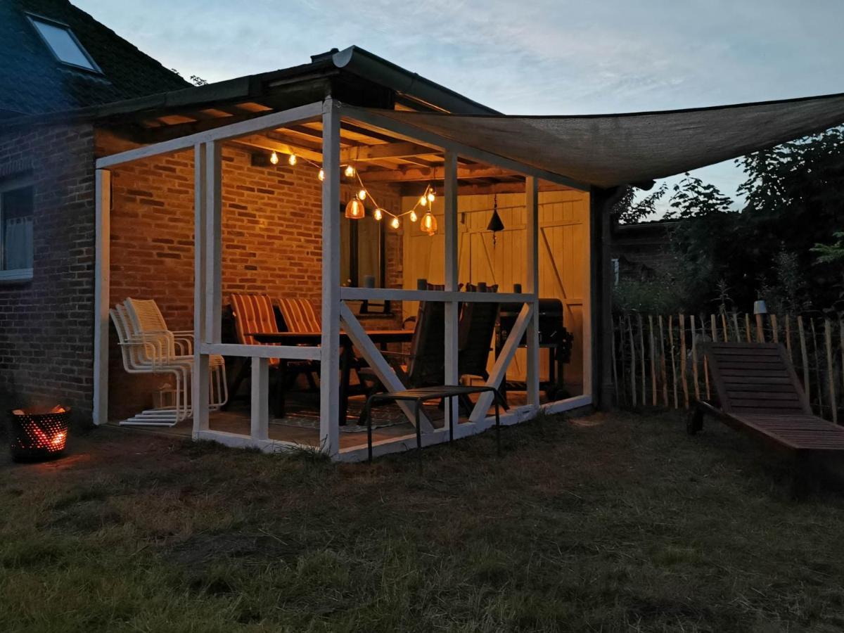 Ferienglueck An Der Nordsee Buche Deine Erdgeschoss-Ferienwohnung Mit Kamin Terrasse Und Eingezaeuntem Garten Fuer Unvergessliche Auszeiten Altfunnixsiel Екстериор снимка